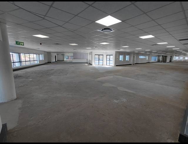 3,689M² OFFICE TO LET IN VORNA VALLEY